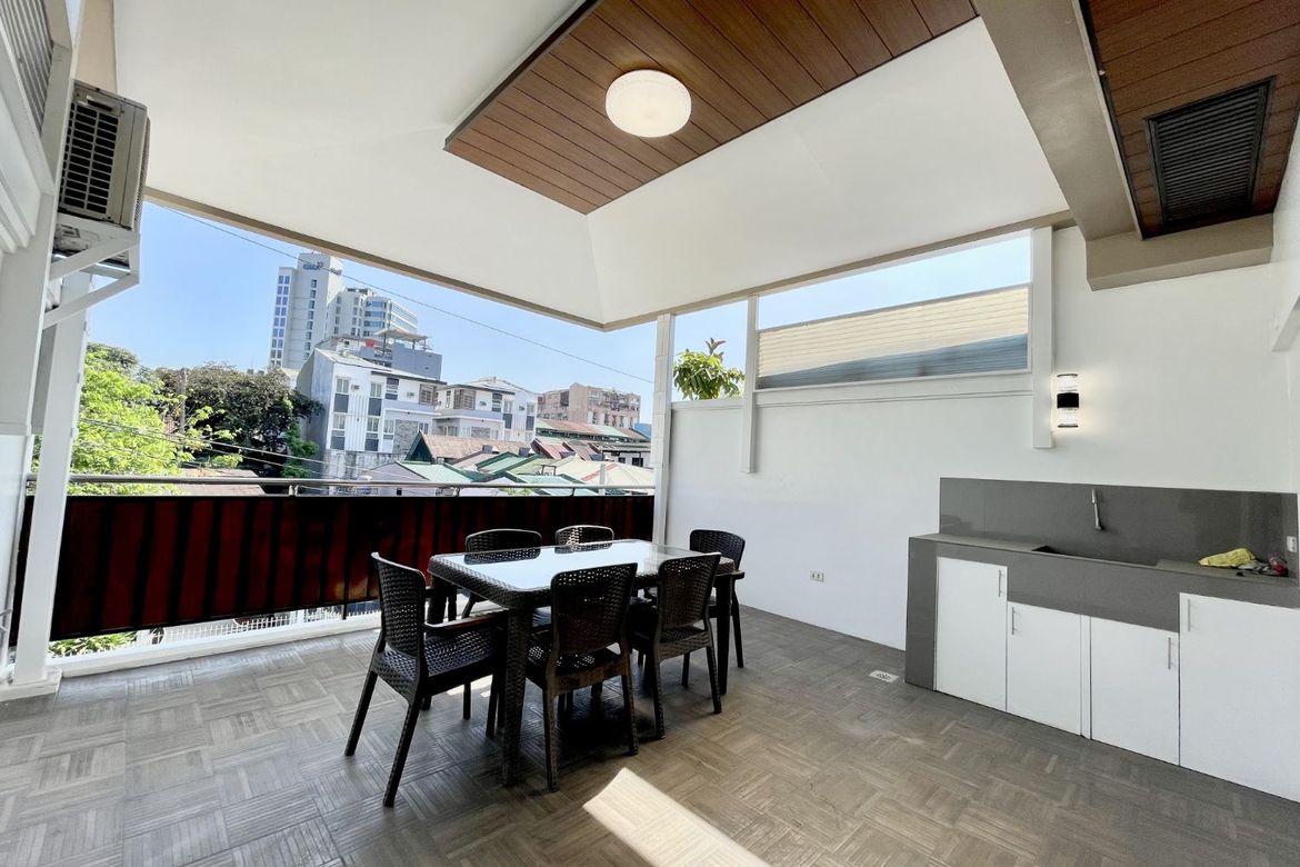 4 Bedroom Townhouse for Sale in Sacred Heart, Quezon City, Metro Manila near MRT-3 Kamuning – photo 2