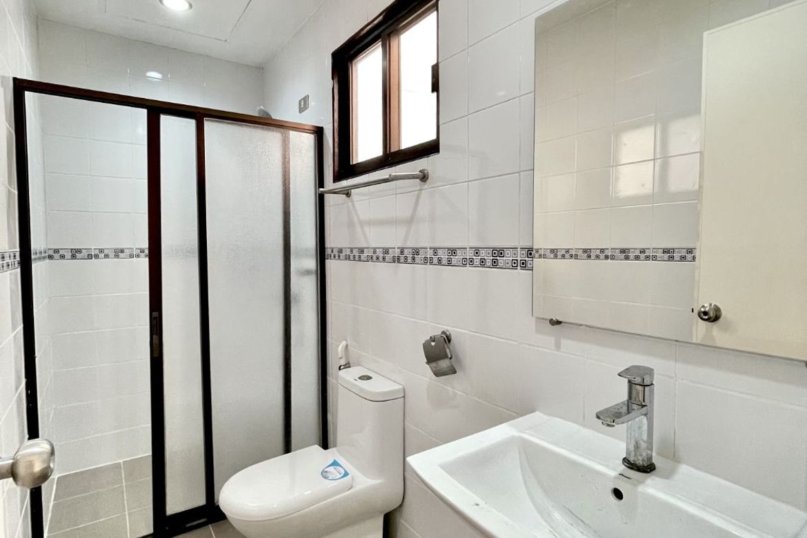 4 Bedroom Townhouse for Sale in Sacred Heart, Quezon City, Metro Manila near MRT-3 Kamuning – photo 8