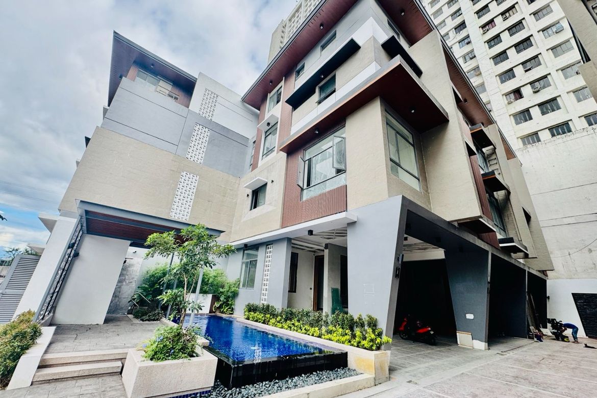 4 Bedroom Townhouse for Sale in Sacred Heart, Quezon City, Metro Manila near MRT-3 Kamuning – photo 5