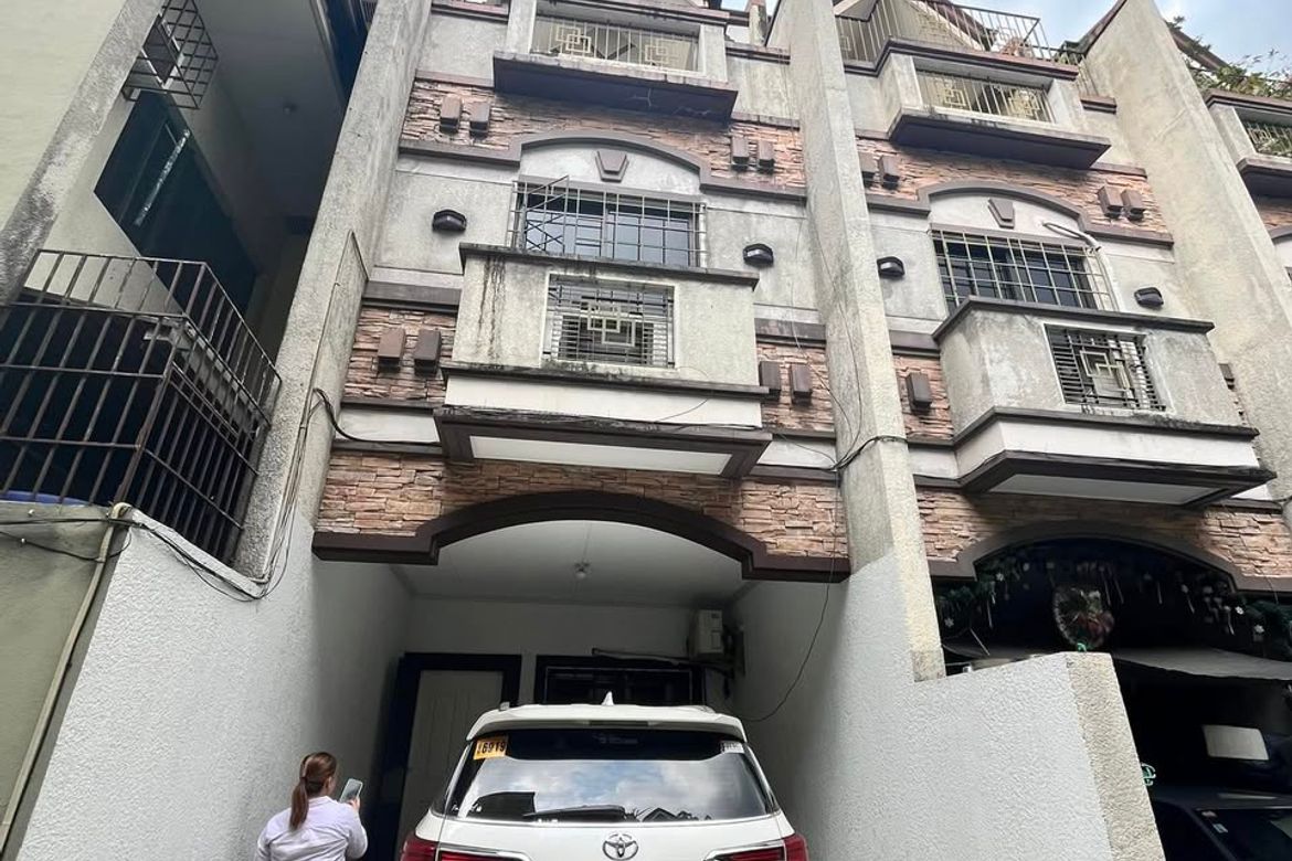 4 Bedroom Townhouse for Sale in San Antonio Residence, San Antonio, Makati, Metro Manila