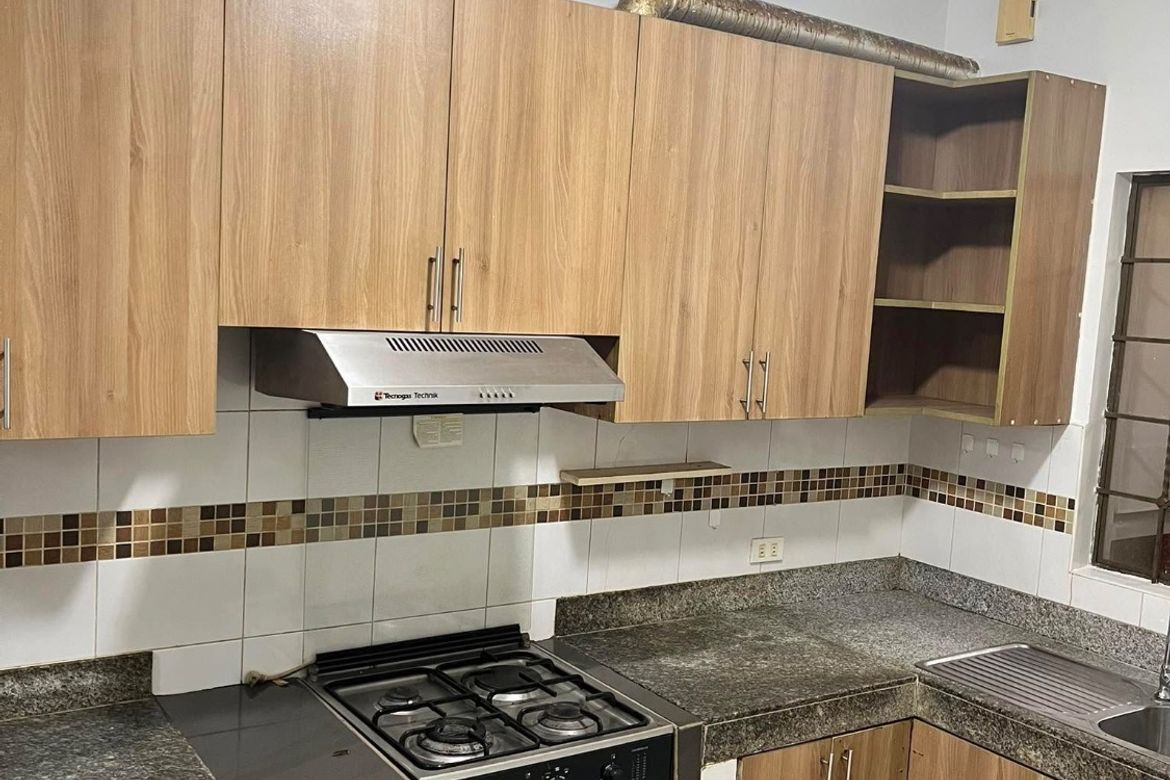 4 Bedroom Townhouse for Sale in San Antonio Residence, San Antonio, Makati, Metro Manila – photo 6