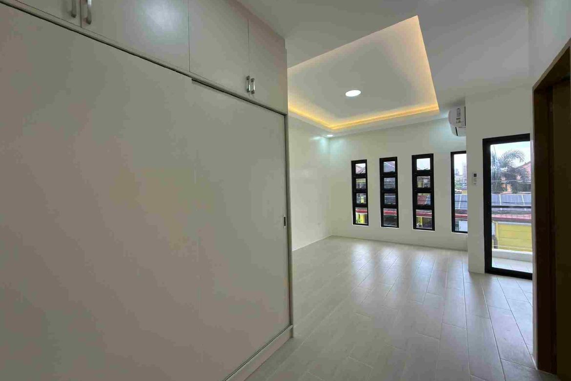 4 Bedroom Townhouse for Sale in San Isidro, Parañaque, Metro Manila – photo 8