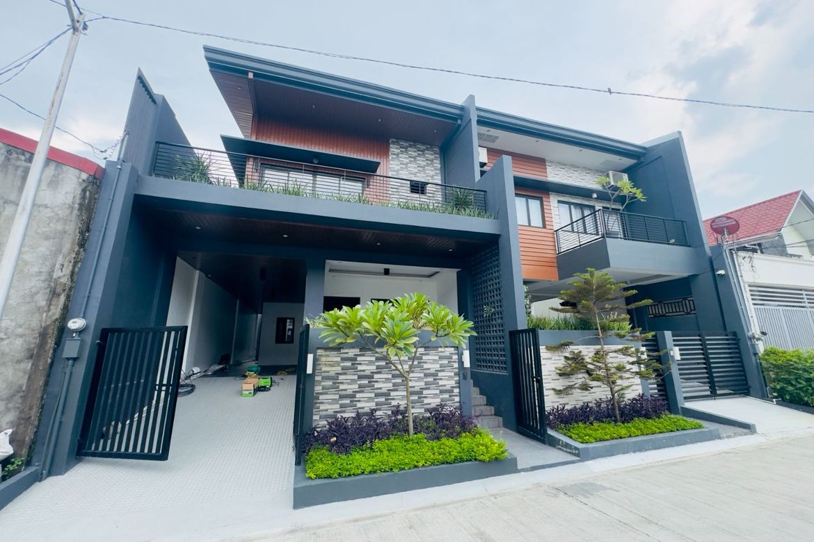 4 Bedroom Townhouse for Sale in San Isidro, Parañaque, Metro Manila