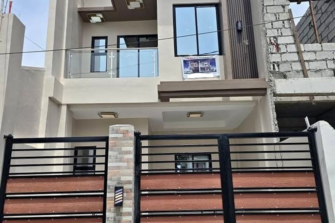4 Bedroom Townhouse for Sale in San Isidro, Parañaque, Metro Manila