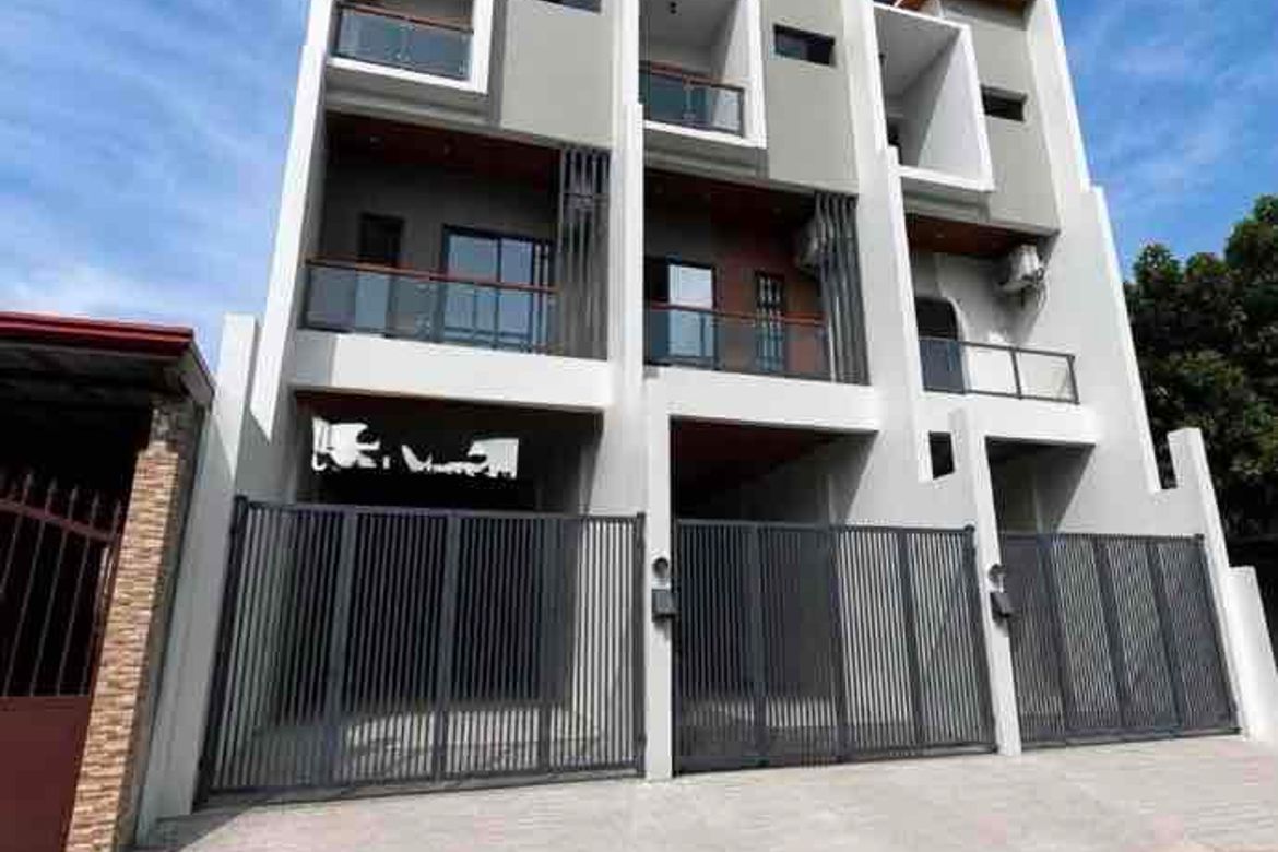 4 Bedroom Townhouse for Sale in San Isidro, Parañaque, Metro Manila