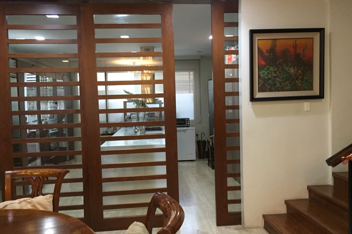 4 Bedroom Townhouse for Sale in San Lorenzo, Makati, Metro Manila near MRT-3 Ayala – photo 2