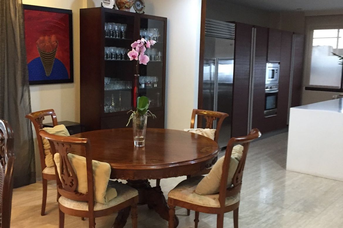 4 Bedroom Townhouse for Sale in San Lorenzo, Makati, Metro Manila near MRT-3 Ayala – photo 5