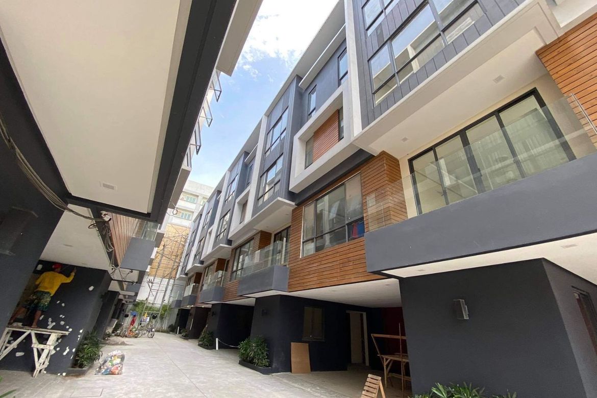 4 Bedroom Townhouse for Sale in San Miguel, Manila, Metro Manila near LRT-2 Legarda