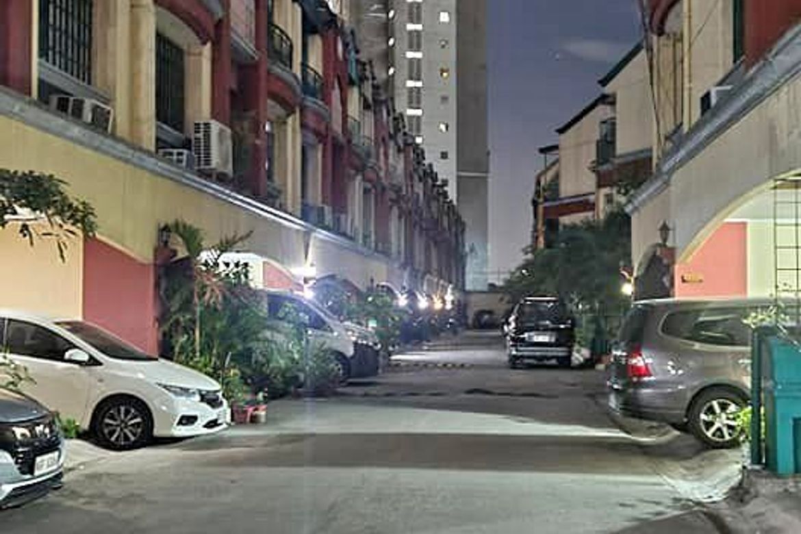 4 Bedroom Townhouse for Sale in Santa Ana, Manila, Metro Manila