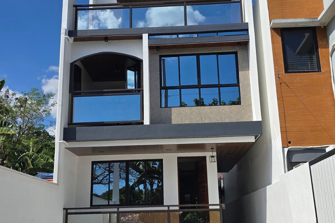 4 Bedroom Townhouse for Sale in Santa Cruz, Antipolo, Rizal