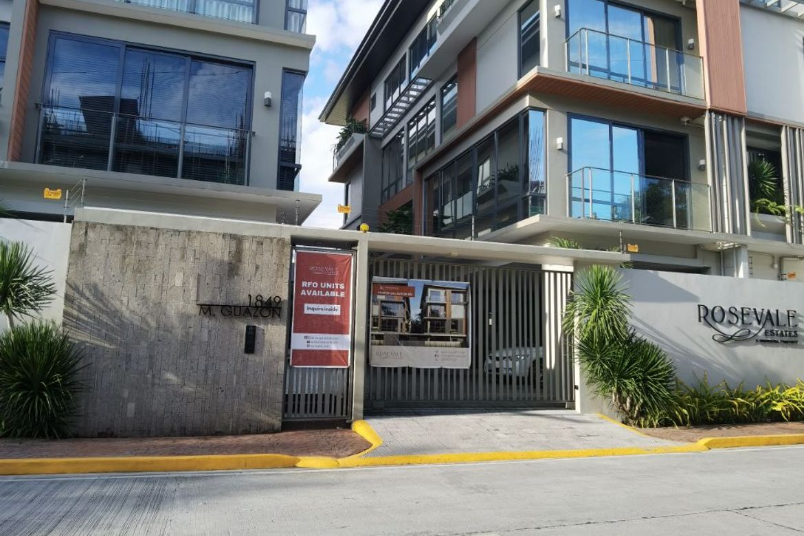 4 Bedroom Townhouse for Sale in Santa Cruz, Manila, Metro Manila near LRT-1 Doroteo Jose