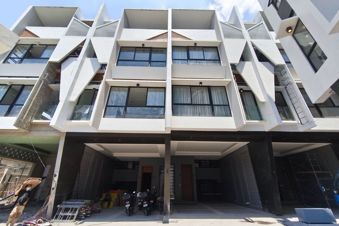 4 Bedroom Townhouse for Sale in Santa Cruz, Manila, Metro Manila near LRT-1 Tayuman – photo 2
