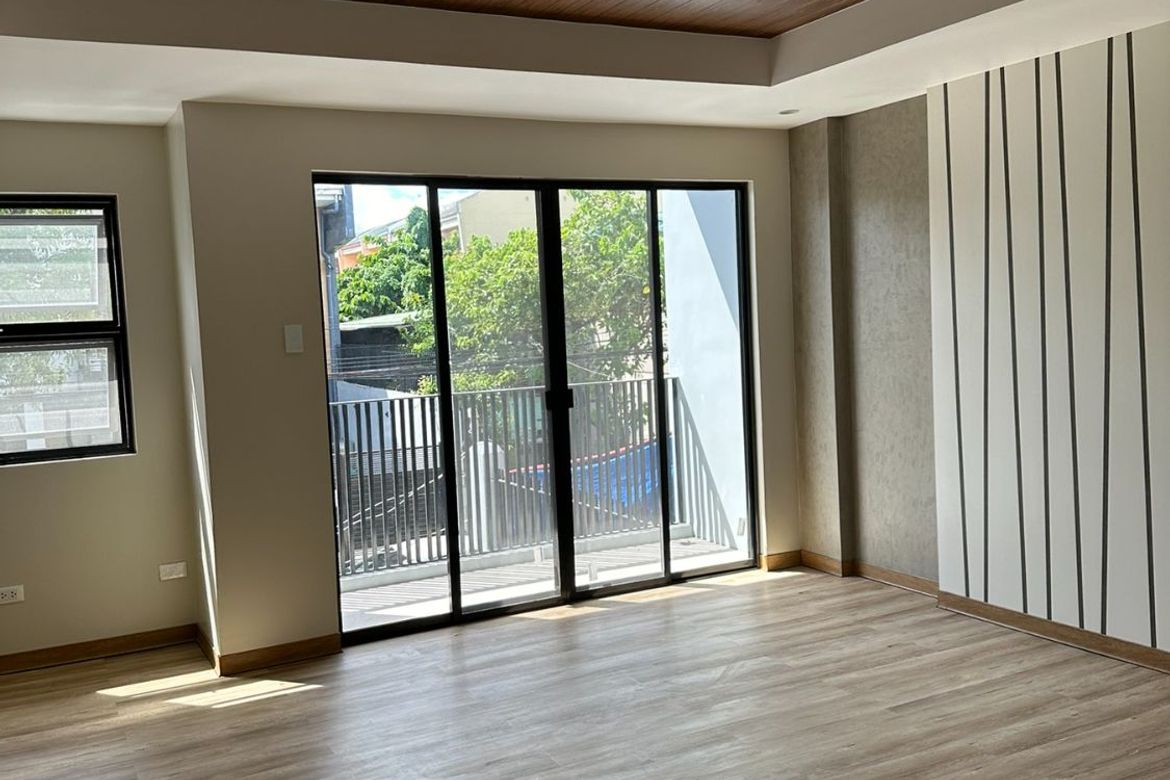 4 Bedroom Townhouse for Sale in Santa Mesa, Manila, Metro Manila near LRT-2 V. Mapa