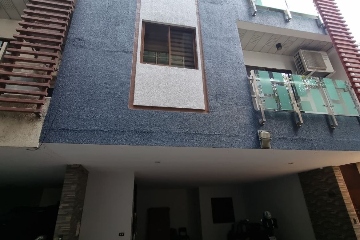 4 Bedroom Townhouse for Sale in Santa Mesa, Manila, Metro Manila near LRT-2 V. Mapa