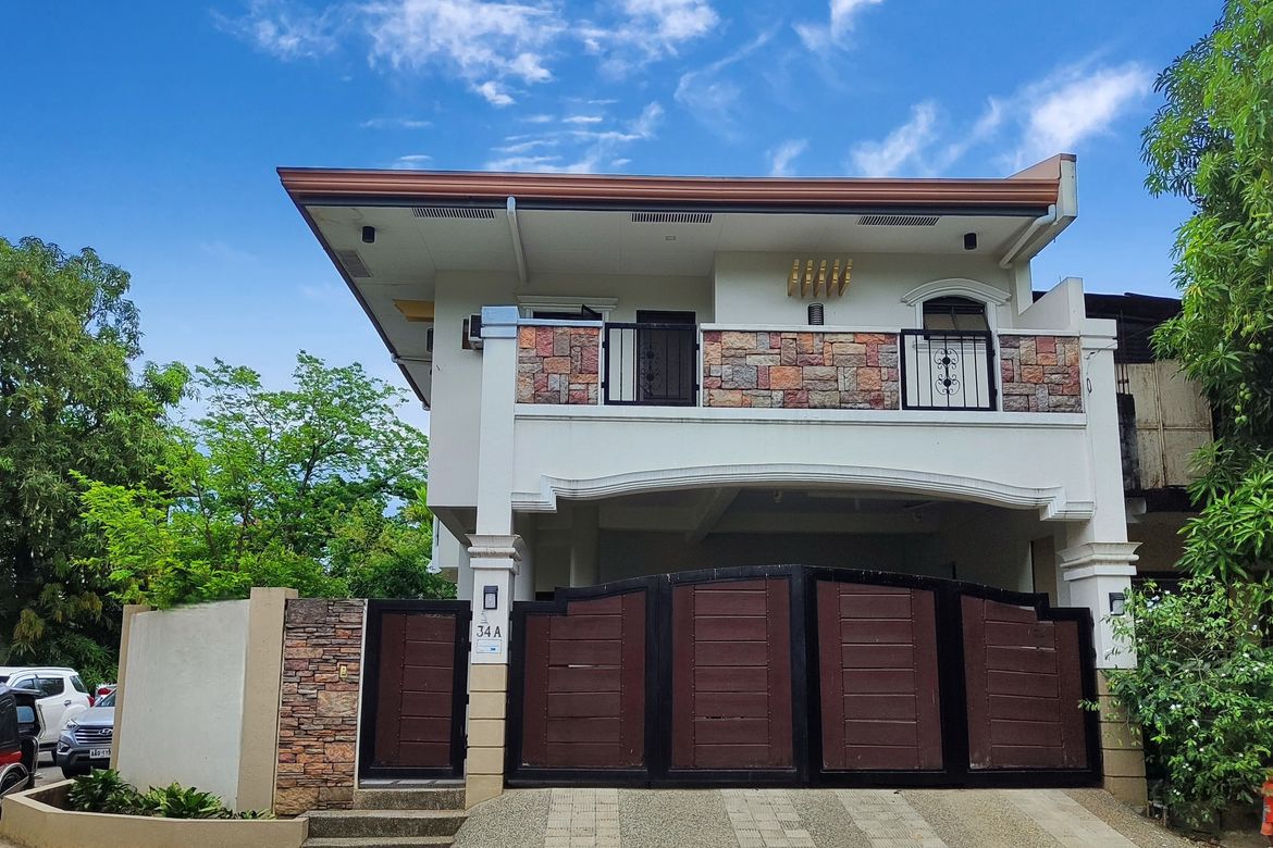 4 Bedroom Townhouse for Sale in Santo Domingo, Cainta, Rizal