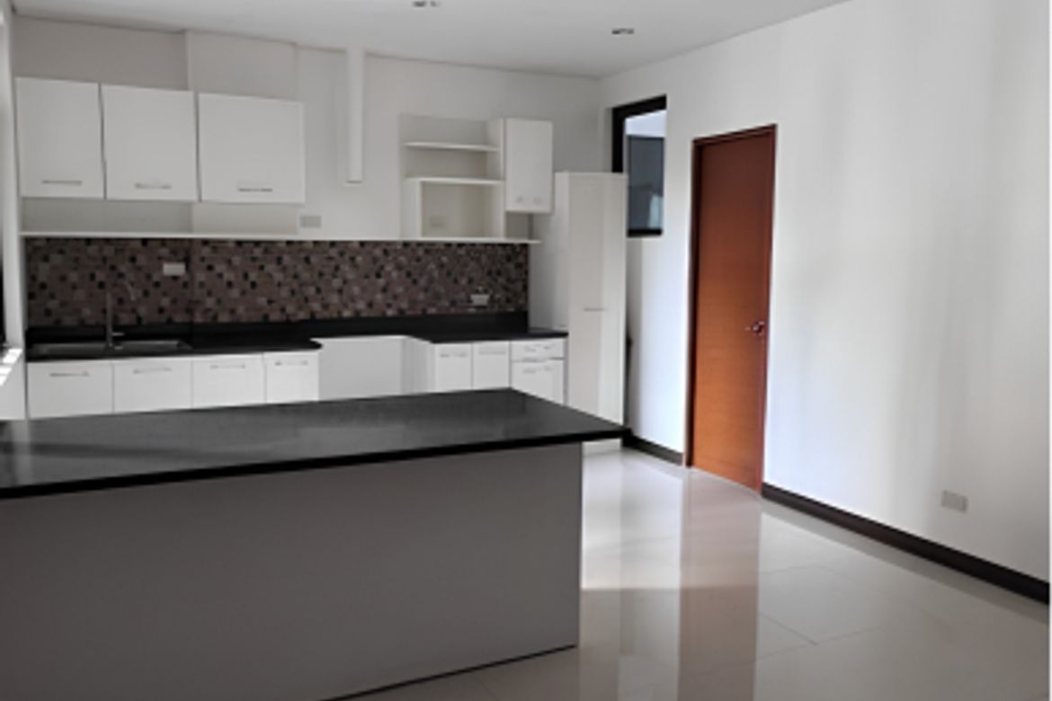 4 Bedroom Townhouse for Sale in Sikatuna Village, Quezon City, Metro Manila – photo 3