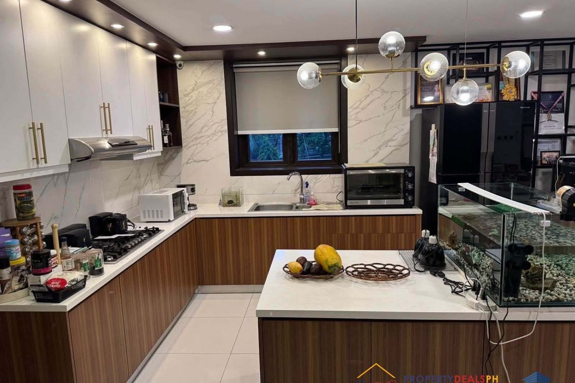 4 Bedroom Townhouse for Sale in South Triangle, Quezon City, Metro Manila near MRT-3 Quezon Avenue – photo 6