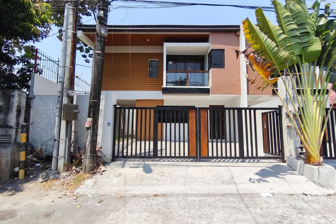 4 Bedroom Townhouse for Sale in Talon Dos, Las Piñas, Metro Manila