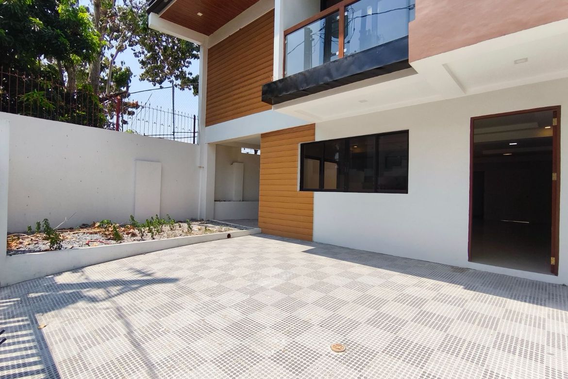 4 Bedroom Townhouse for Sale in Talon Dos, Las Piñas, Metro Manila – photo 2