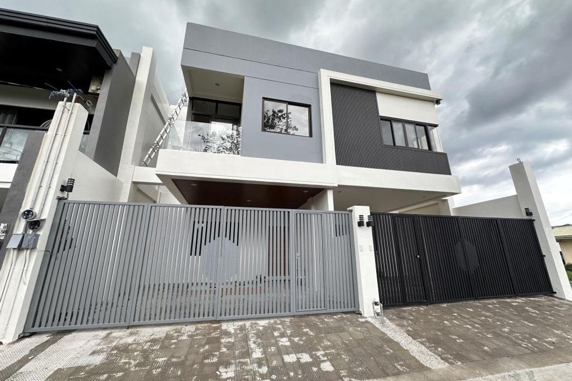 4 Bedroom Townhouse for Sale in Talon Dos, Las Piñas, Metro Manila