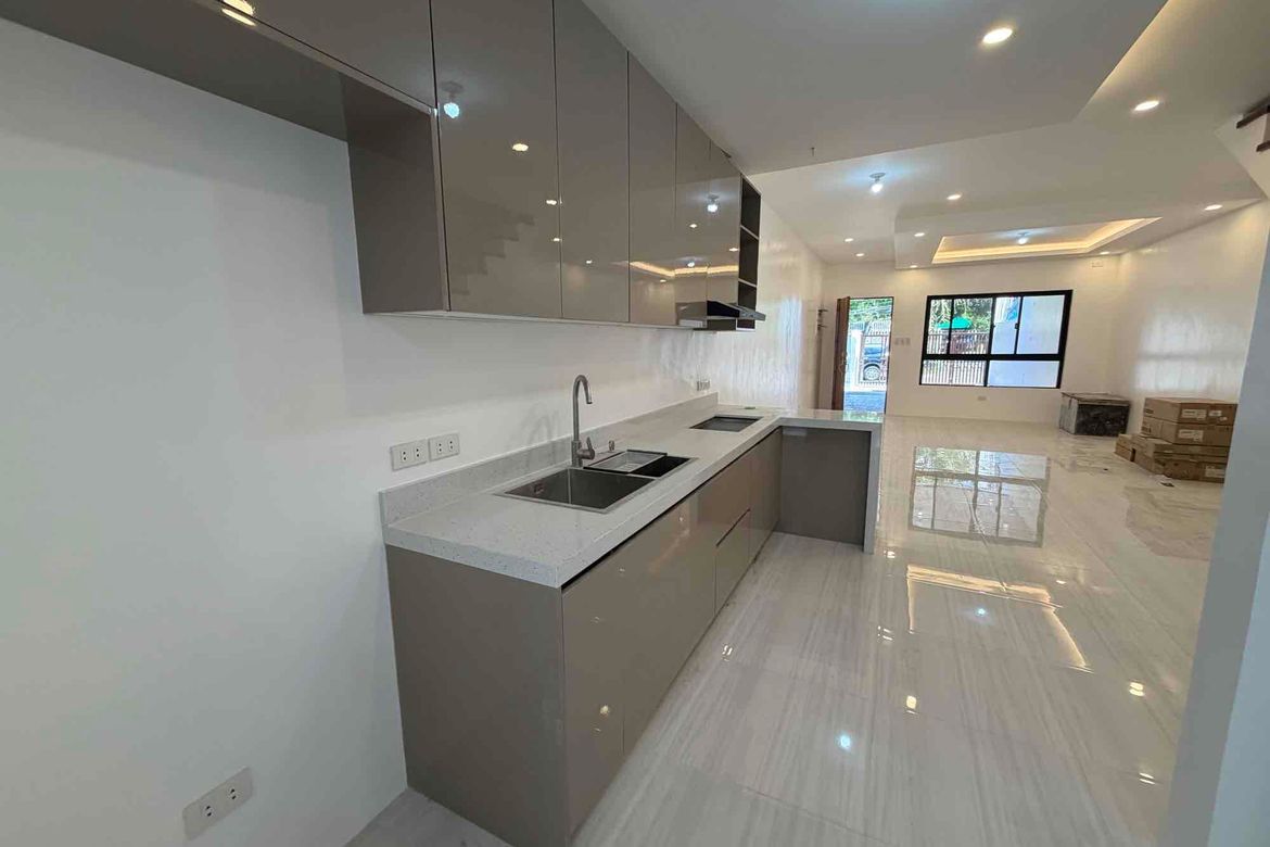4 Bedroom Townhouse for Sale in Talon Singko, Las Piñas, Metro Manila – photo 5