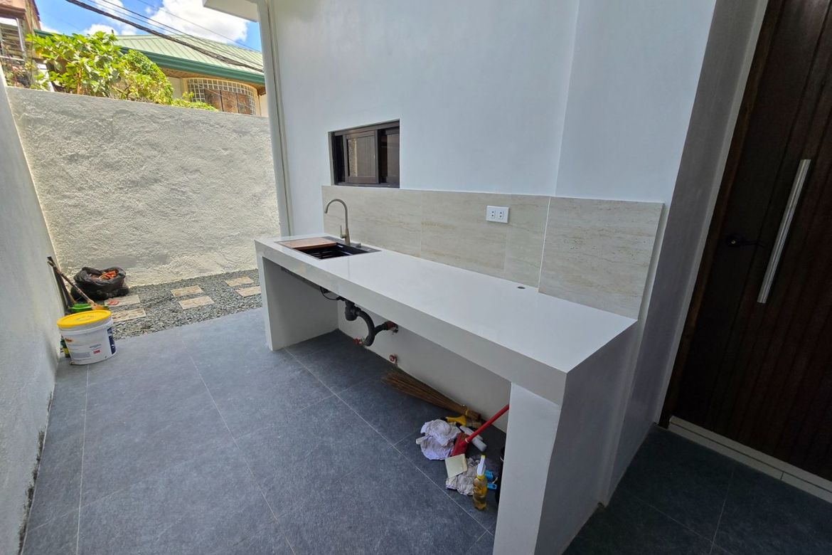 4 Bedroom Townhouse for Sale in Tandang Sora, Quezon City, Metro Manila – photo 3