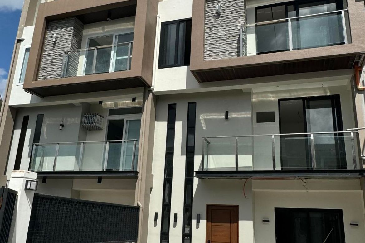 4 Bedroom Townhouse for Sale in Tisa, Cebu City, Cebu