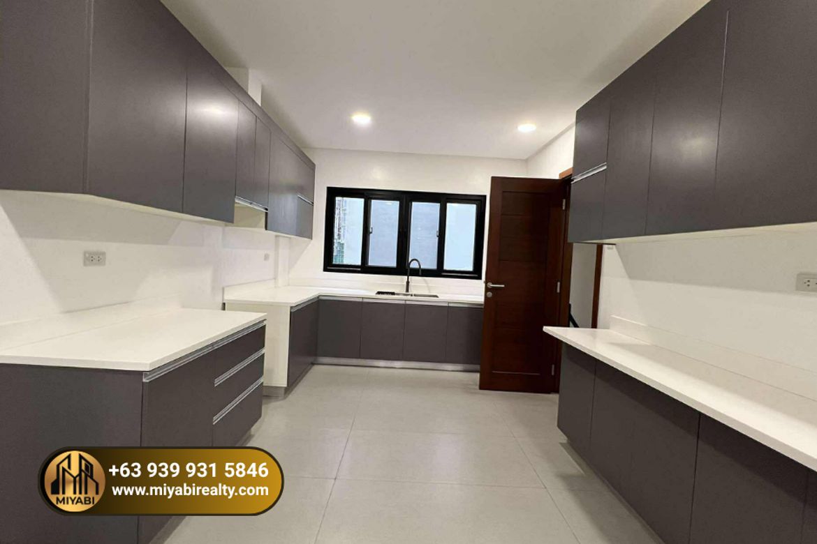 4 Bedroom Townhouse for Sale in Univ. Phil. Village, Quezon City, Metro Manila – photo 4