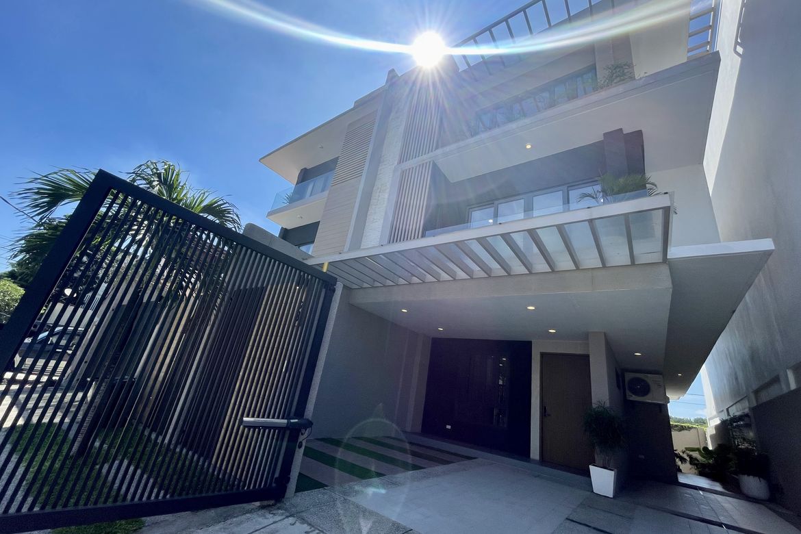 4 Bedroom Townhouse for Sale in Western Bicutan, Taguig, Metro Manila