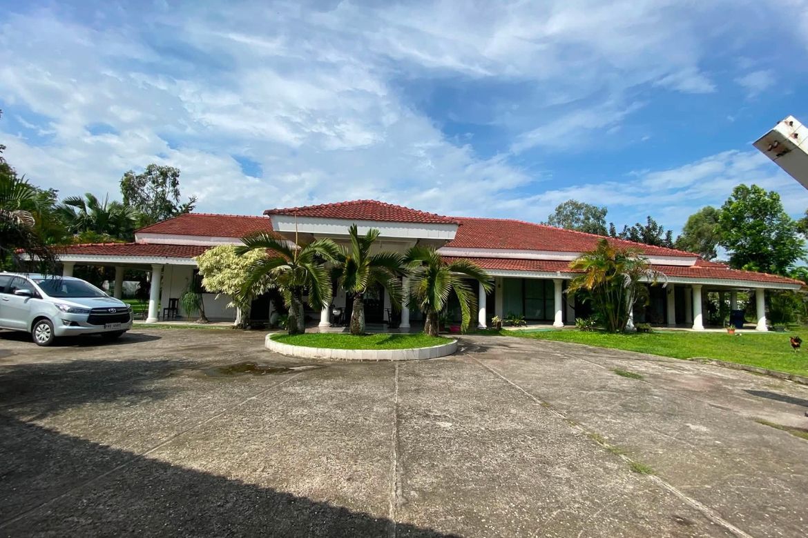 4 Bedroom Villa for Sale in Alijis, Bacolod, Negros Occidental