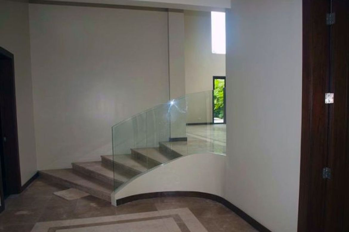 4 Bedroom Villa for Sale in Dasmariñas Village, Dasmariñas North, Makati City near MRT-3 Magallanes – photo 4