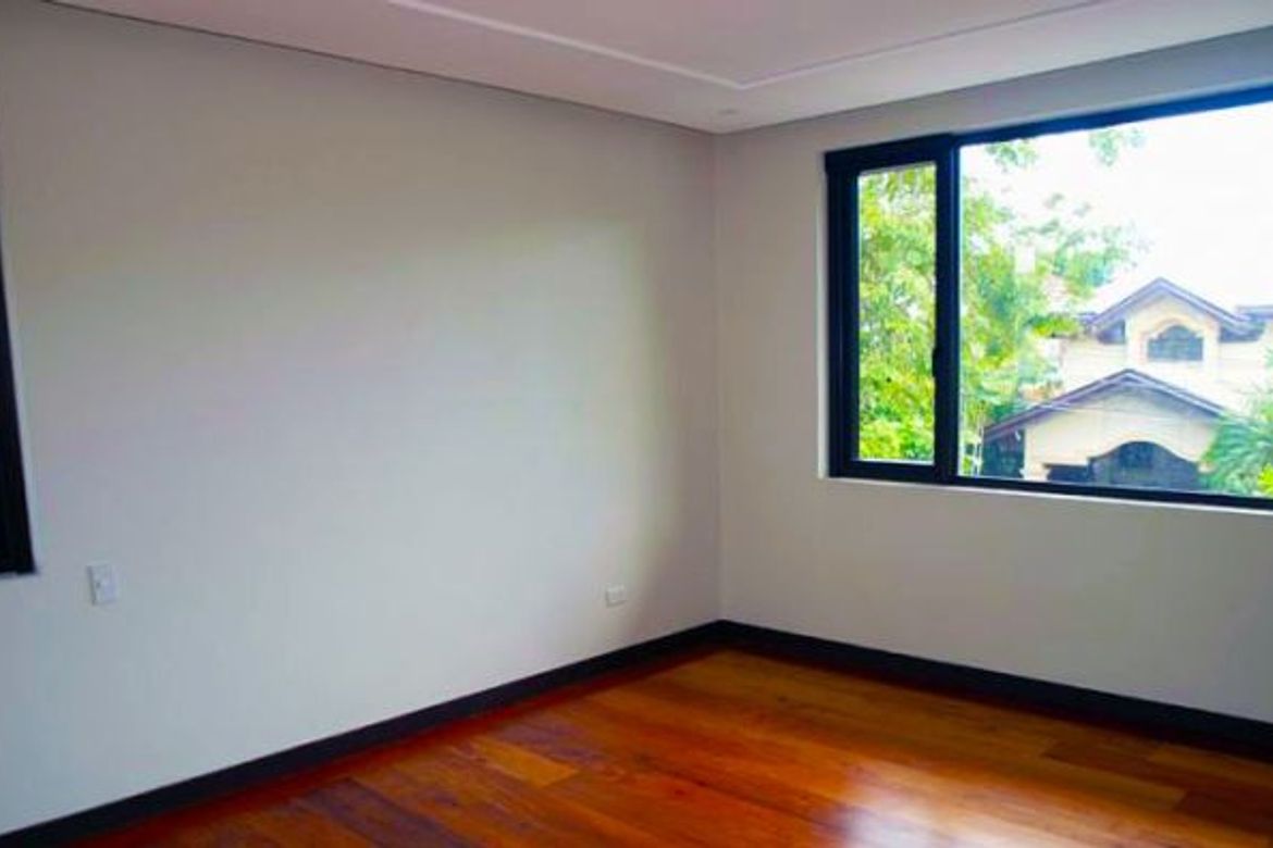 4 Bedroom Villa for Sale in Dasmariñas Village, Dasmariñas North, Makati, Metro Manila near MRT-3 Magallanes – photo 2