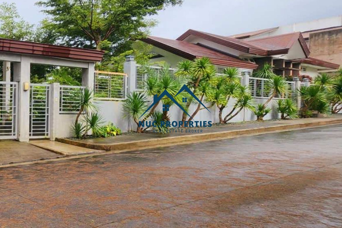 4 Bedroom Villa for Sale in Royale Tagaytay Estates, Buck Estate, Alfonso, Cavite