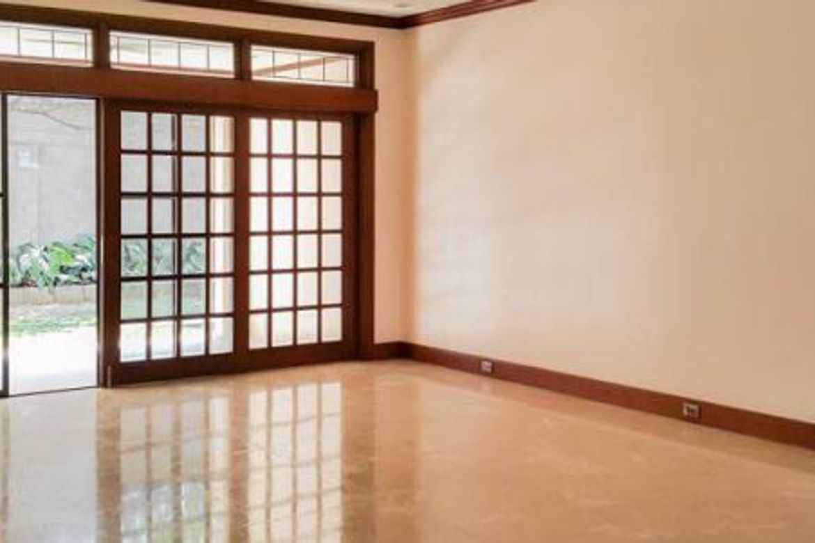 4 Bedroom Villa for Sale in San Lorenzo, Makati, Metro Manila near MRT-3 Ayala – photo 2