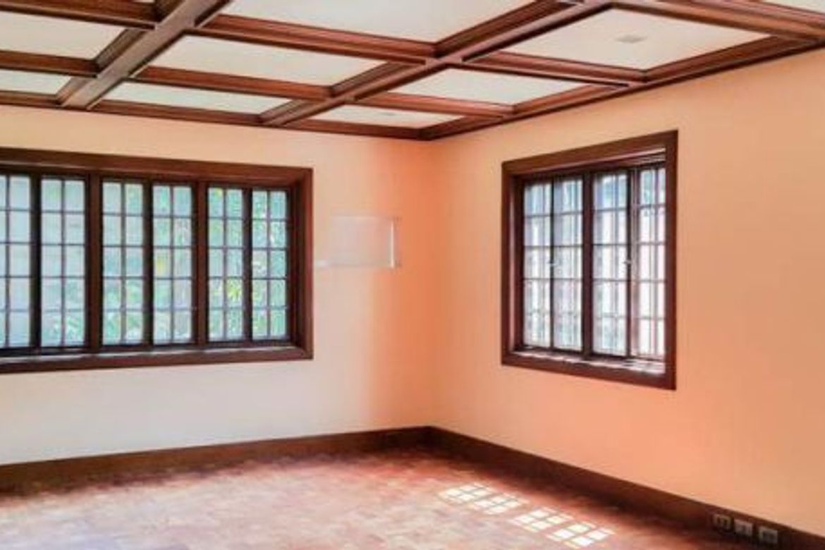 4 Bedroom Villa for Sale in San Lorenzo, Makati, Metro Manila near MRT-3 Ayala – photo 4