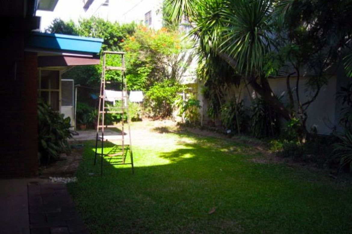 4 Bedroom Villa for Sale in San Lorenzo, Makati, Metro Manila near MRT-3 Ayala – photo 4