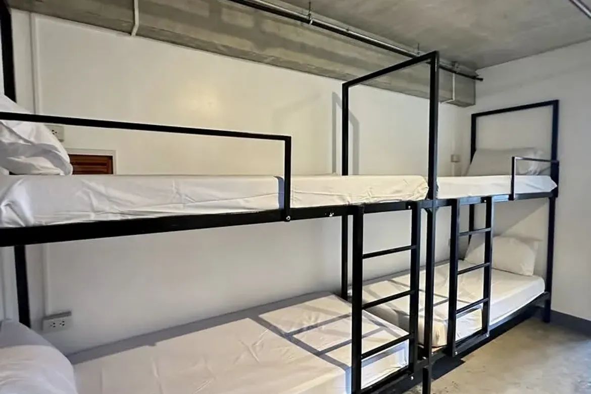42 Bedroom Apartment for Rent in Poblacion, Makati, Metro Manila photo 3