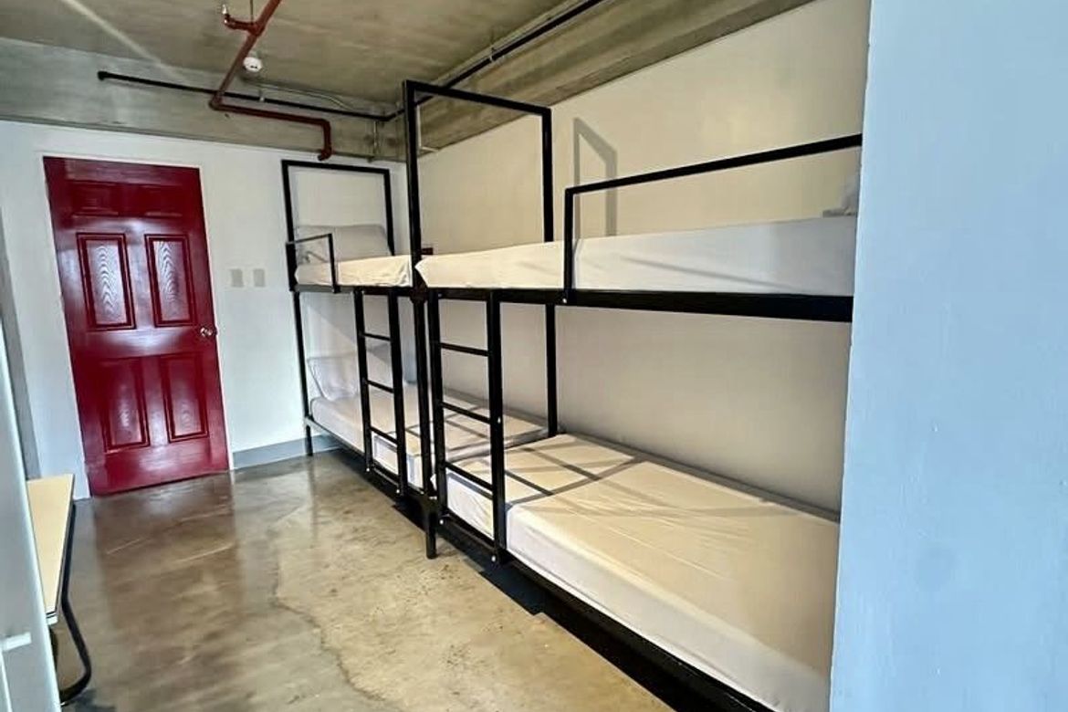 42 Bedroom Apartment for Rent in Poblacion, Makati, Metro Manila photo 5