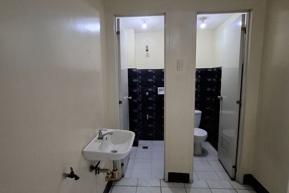 42 Bedroom Shophouse for Sale in Loyola Heights, Quezon City, Metro Manila near LRT-2 Katipunan – photo 5