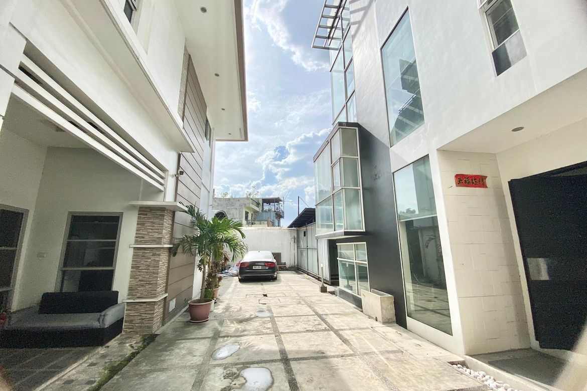 47 Bedroom Apartment for Rent in Nayong Kanluran, Quezon City, Metro Manila photo 8