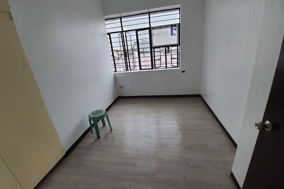 5 Bedroom Apartment for Rent in Barangay 40, Pasay, Metro Manila near LRT-1 Gil Puyat photo 4