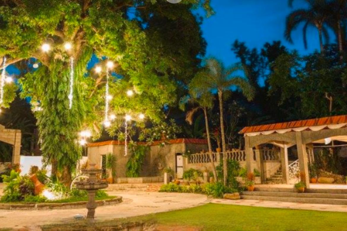 5 Bedroom Commercial for Sale in Barangay 6, Calamba, Laguna