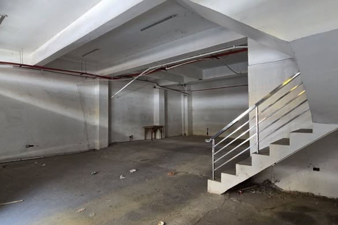 5 Bedroom Commercial for Sale in Manila, Metro Manila near LRT-2 Legarda – photo 2