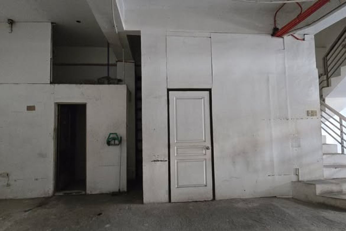 5 Bedroom Commercial for Sale in Manila, Metro Manila near LRT-2 Legarda – photo 5