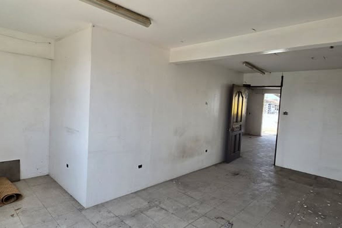 5 Bedroom Commercial for Sale in Manila, Metro Manila near LRT-2 Legarda – photo 6