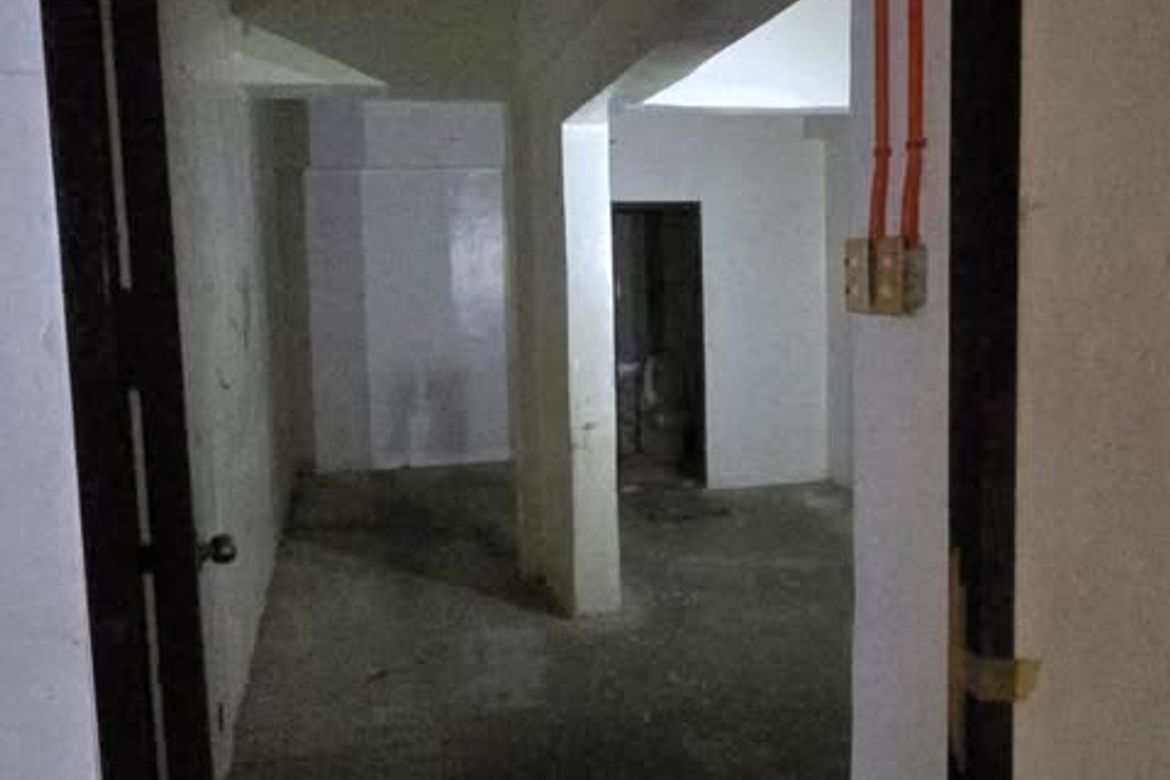 5 Bedroom Commercial for Sale in Manila, Metro Manila near LRT-2 Legarda – photo 7