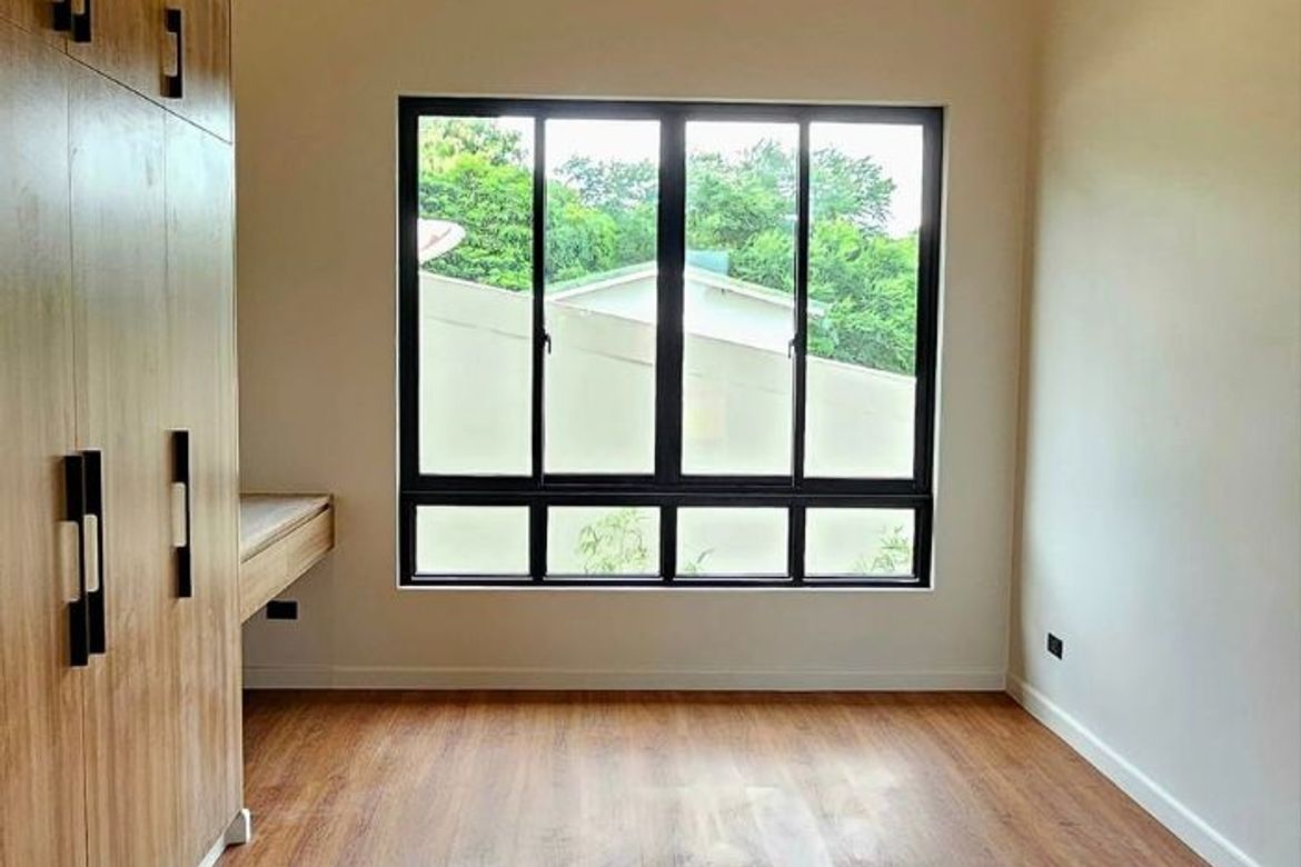 5 Bedroom Condo for Sale in BF Homes Executive Village, Almanza Uno, Las Piñas, Metro Manila – photo 7
