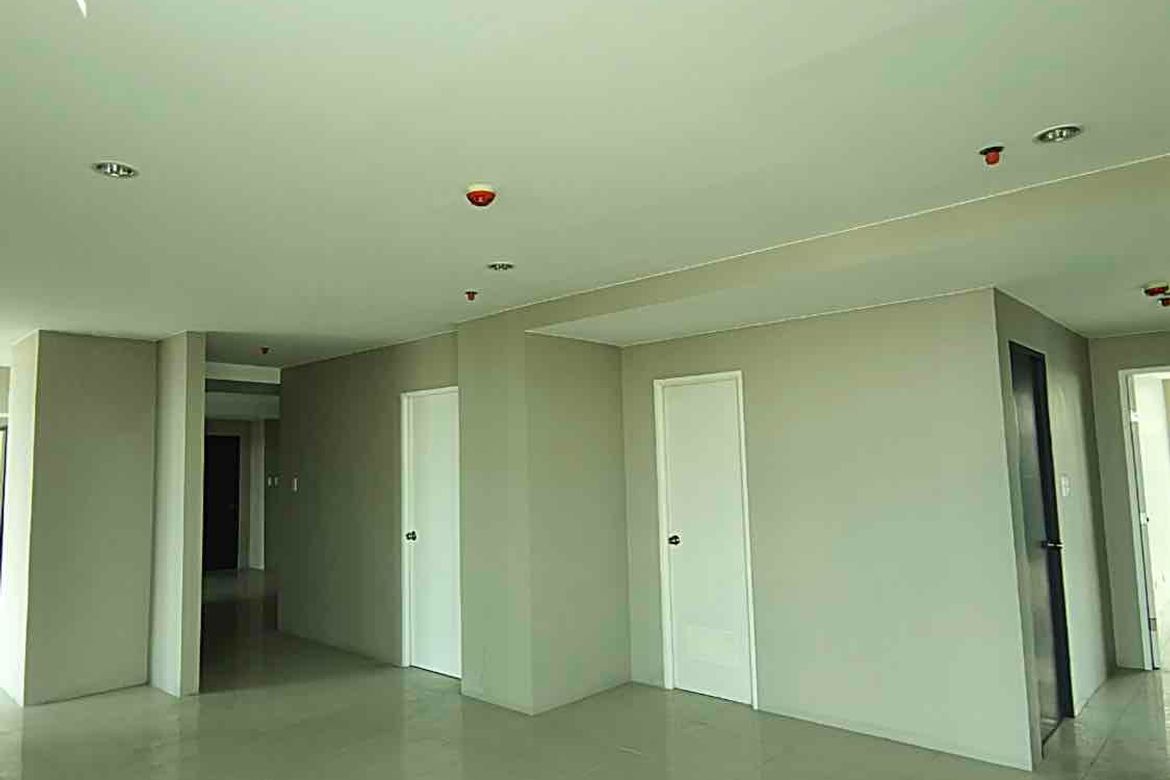 5 Bedroom Condo for Sale in South Triangle, Quezon City, Metro Manila near MRT-3 Kamuning