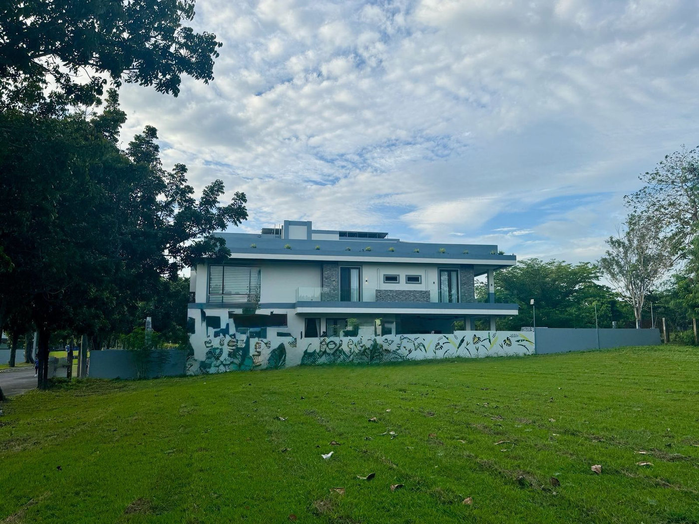 Luxury 5-Bedroom Fairway House for Sale in Manila Southwoods, Carmona, Cavite – photo 30