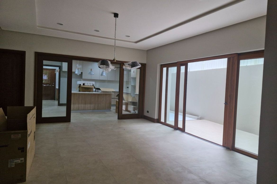 5 Bedroom House for Rent in Bel-Air, Makati, Metro Manila near MRT-3 Buendia photo 2